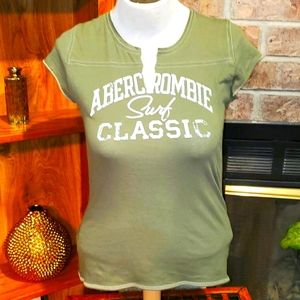 Abercrombie & Fitch V Neck Shirt. Size Large.